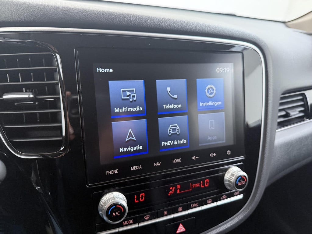 Mitsubishi Outlander (11)