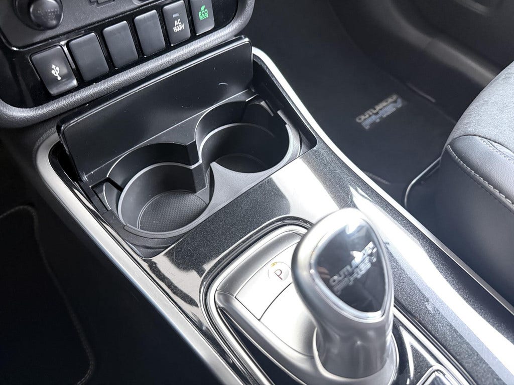Mitsubishi Outlander (12)
