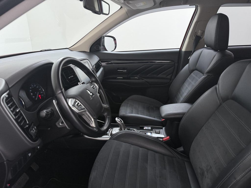 Mitsubishi Outlander (13)