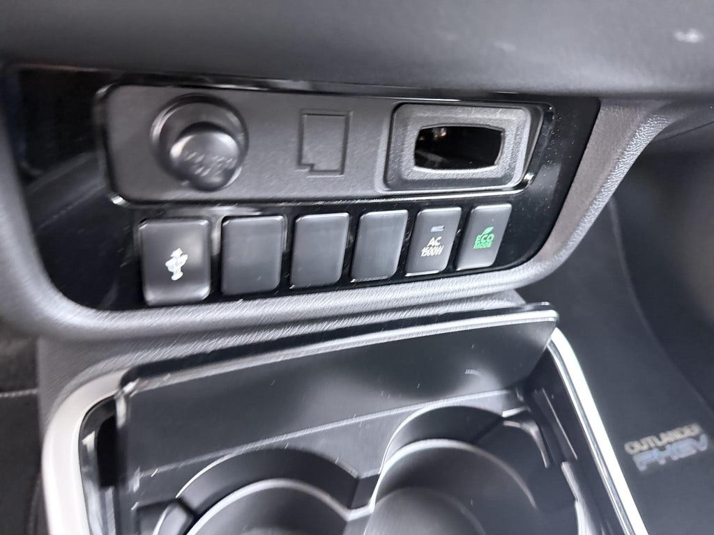 Mitsubishi Outlander (18)