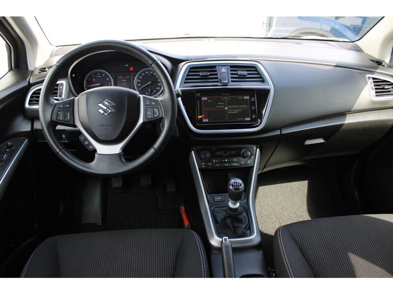 Suzuki Cross (10)