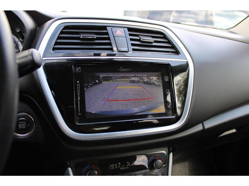 Suzuki Cross (18)