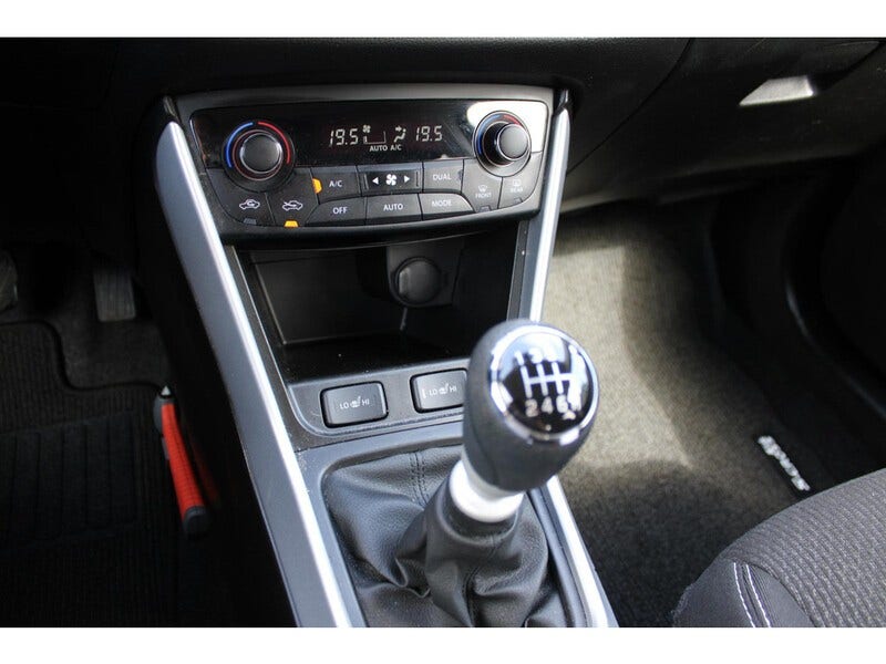 Suzuki Cross (22)