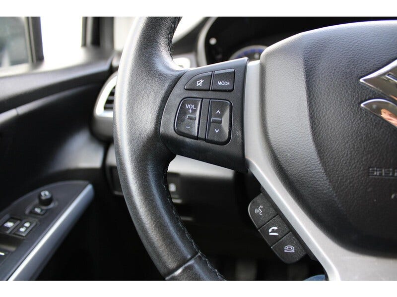Suzuki Cross (24)