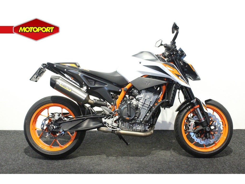 KTM 890