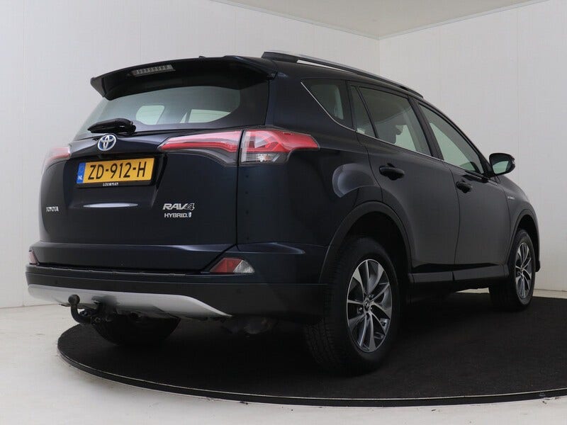 Toyota RAV4 (2)