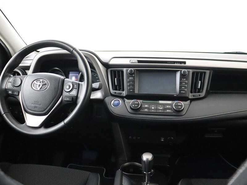 Toyota RAV4 (4)