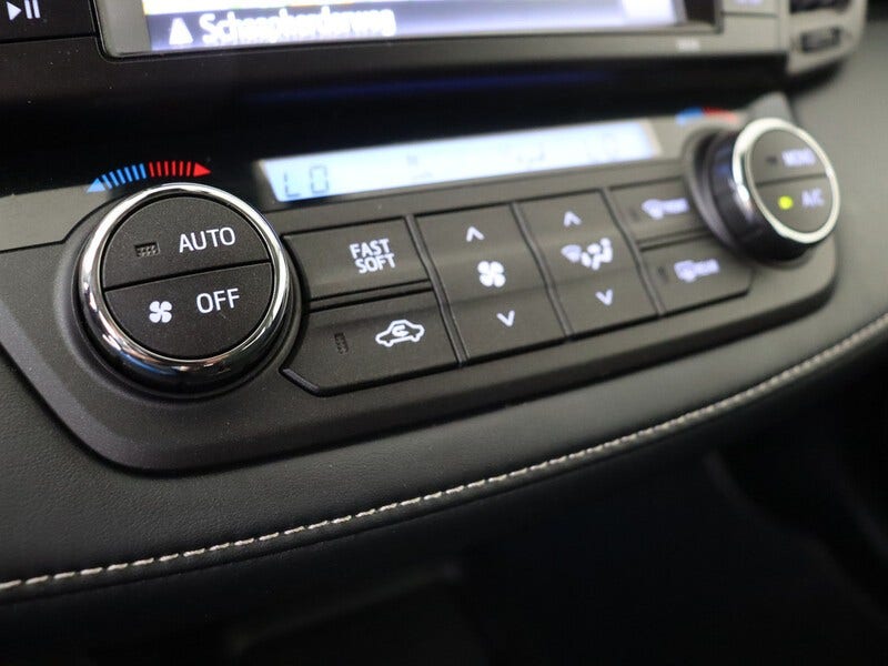 Toyota RAV4 (8)