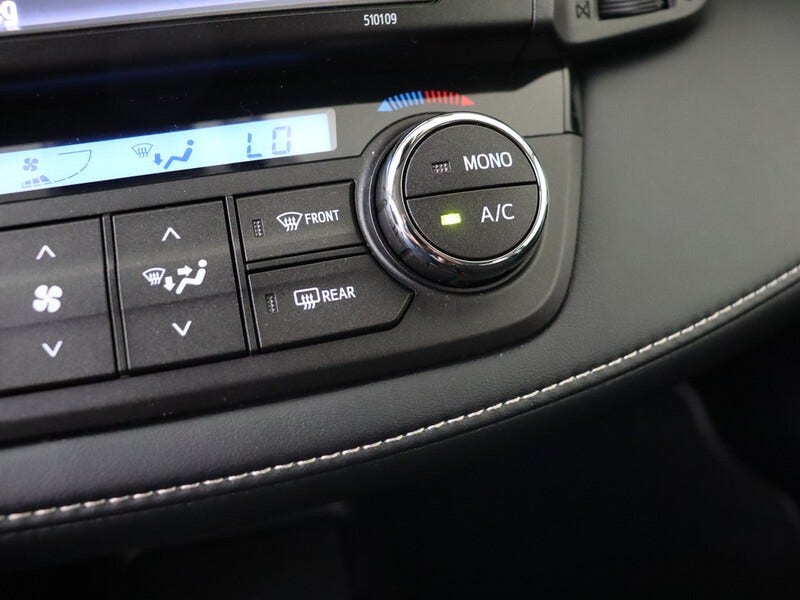 Toyota RAV4 (9)