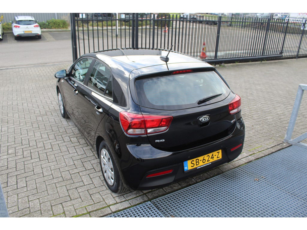 Kia Rio (3)