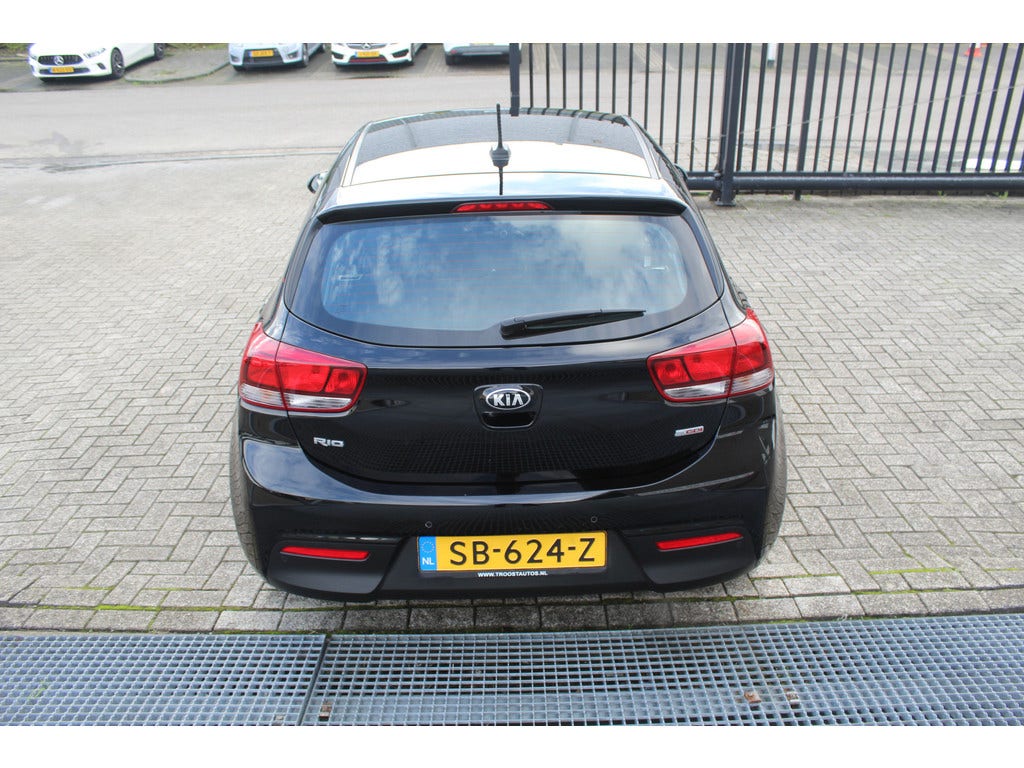 Kia Rio (4)
