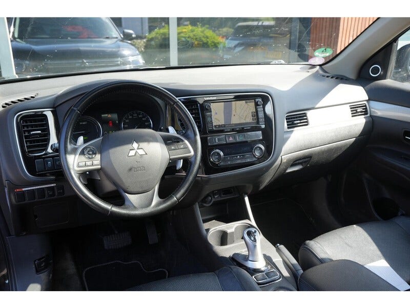 Mitsubishi Outlander (11)