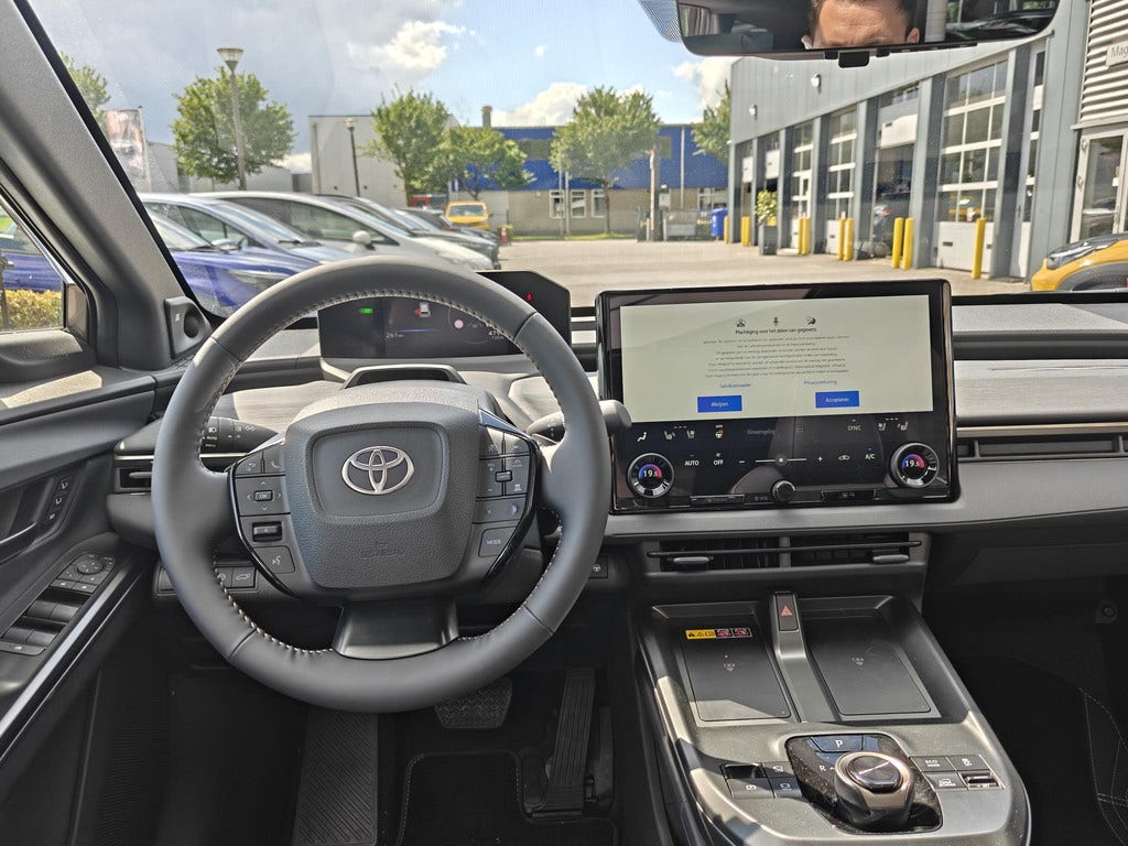 Toyota bZ4X (2)