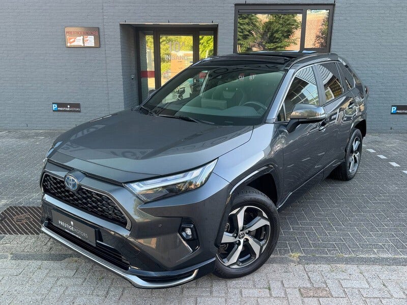 Toyota RAV4 (2)