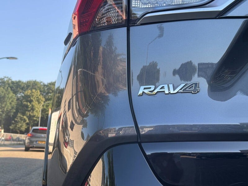 Toyota RAV4 (8)