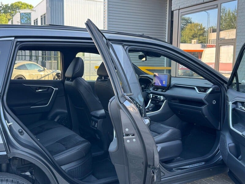 Toyota RAV4 (12)