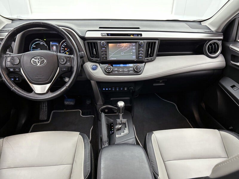 Toyota RAV4 (4)
