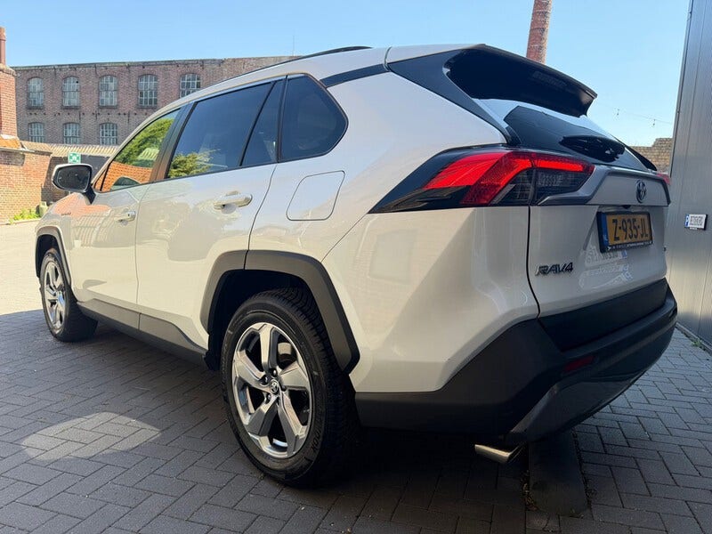 Toyota RAV4 (4)