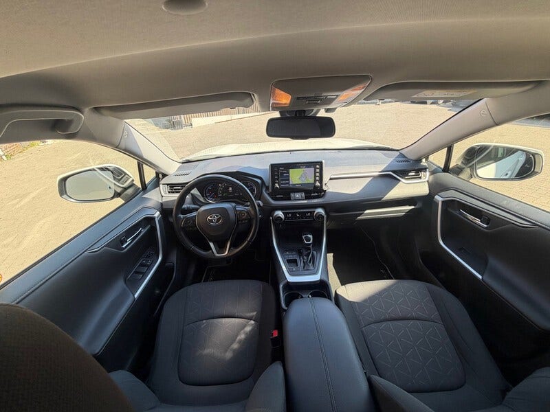 Toyota RAV4 (6)