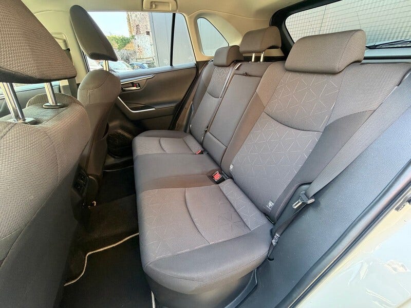 Toyota RAV4 (9)