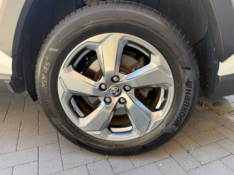 Toyota RAV4 (12)