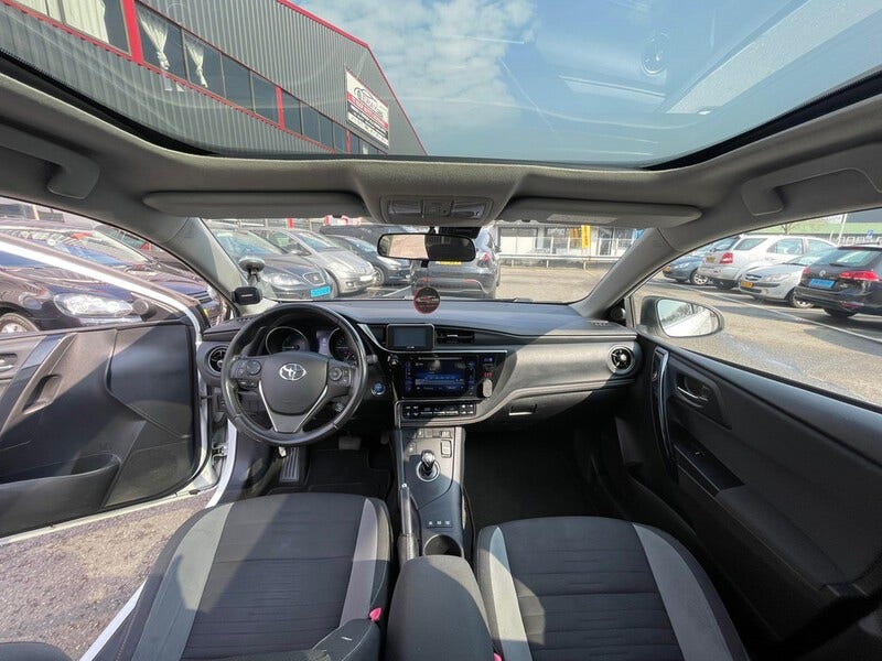 Toyota Auris (11)
