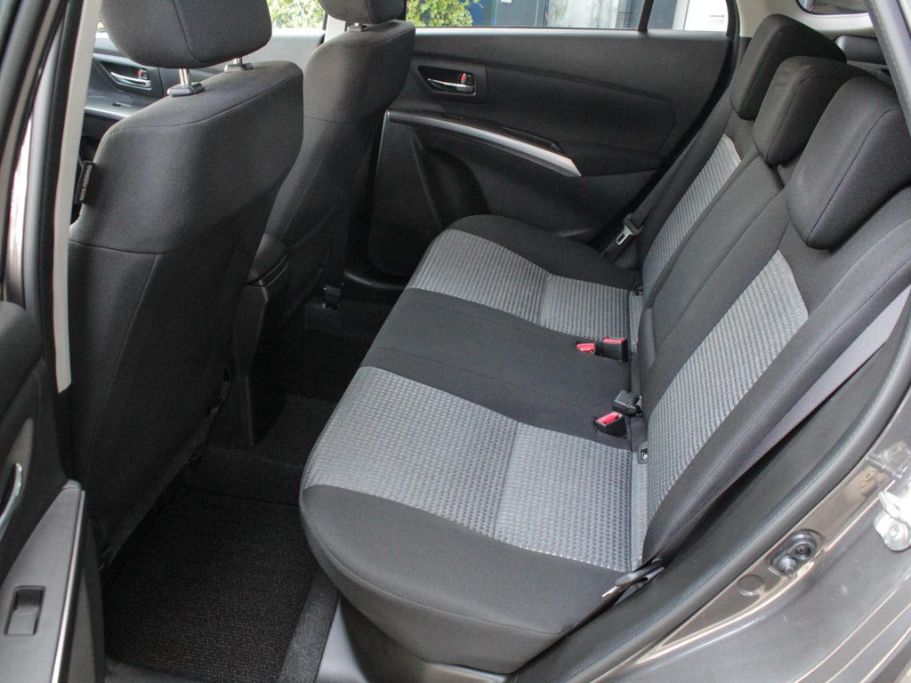 Suzuki Cross (6)
