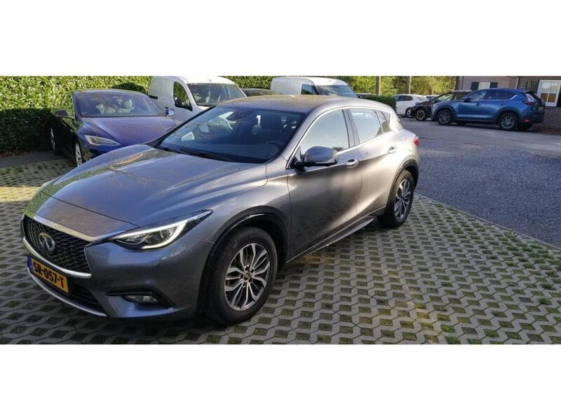 Infiniti Q30
