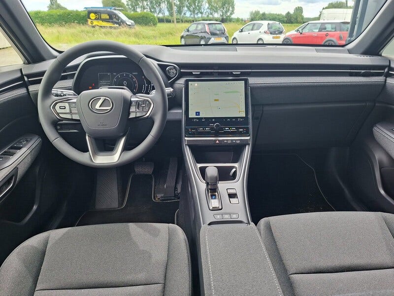 Lexus LBX (5)
