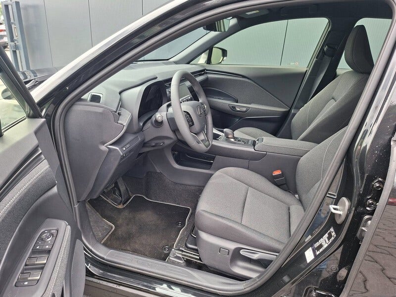 Lexus LBX (6)