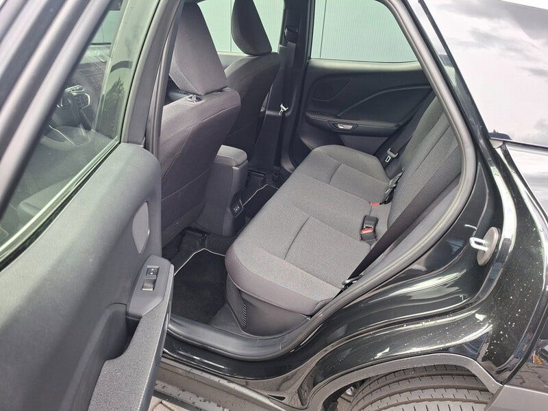 Lexus LBX (7)