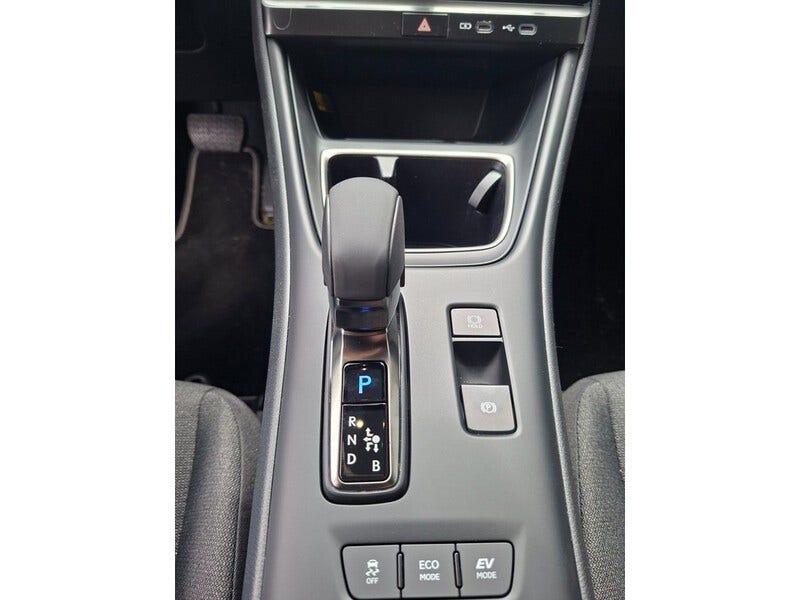 Lexus LBX (15)