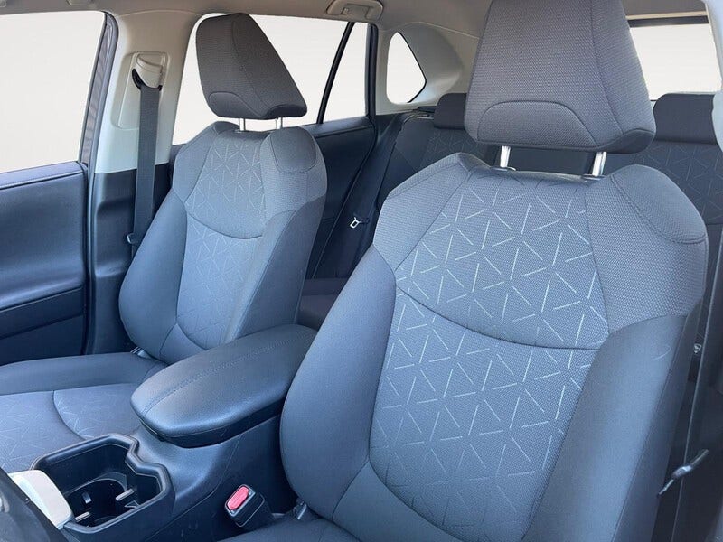 Toyota RAV4 (9)