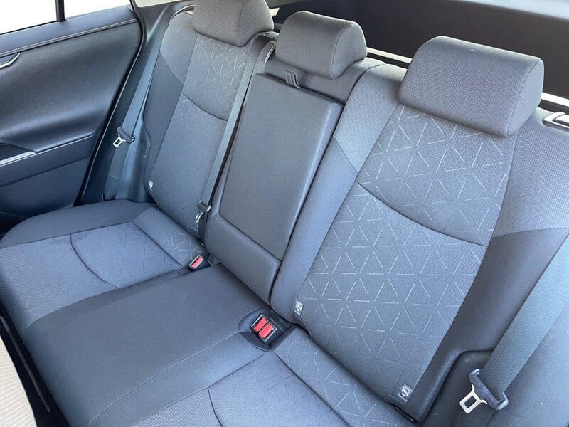 Toyota RAV4 (10)