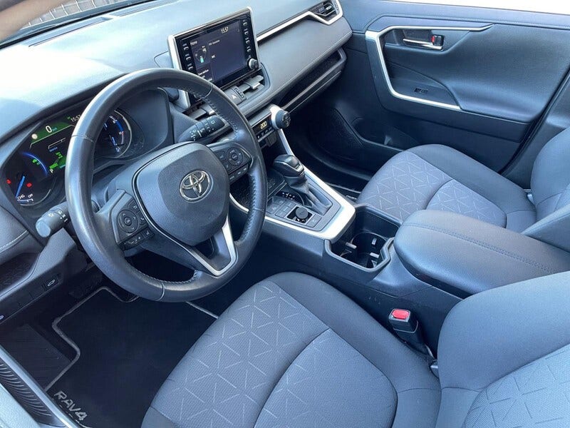 Toyota RAV4 (12)