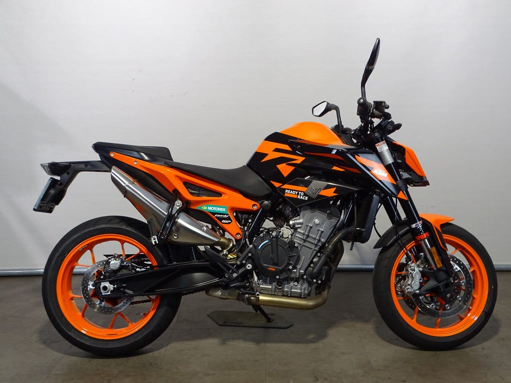 KTM 890