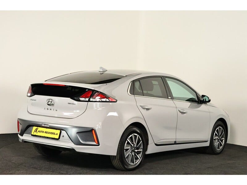 Hyundai IONIQ (5)