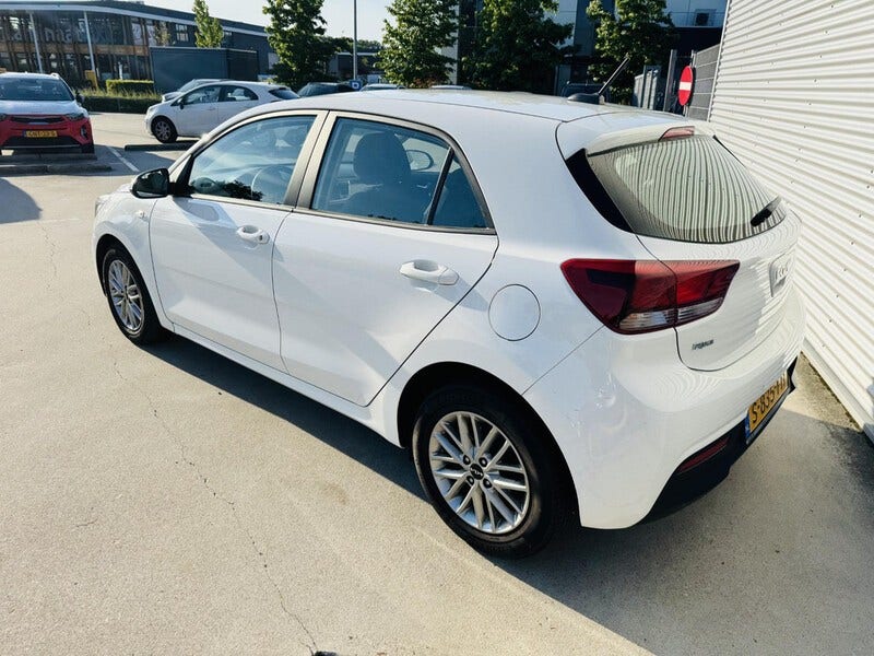 Kia Rio (4)