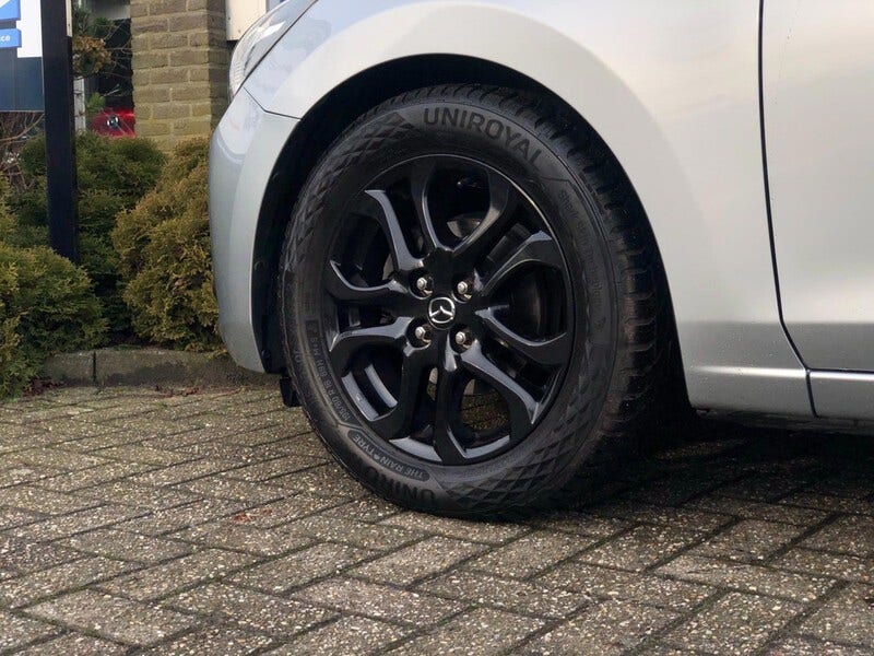 Mazda 2 (2)