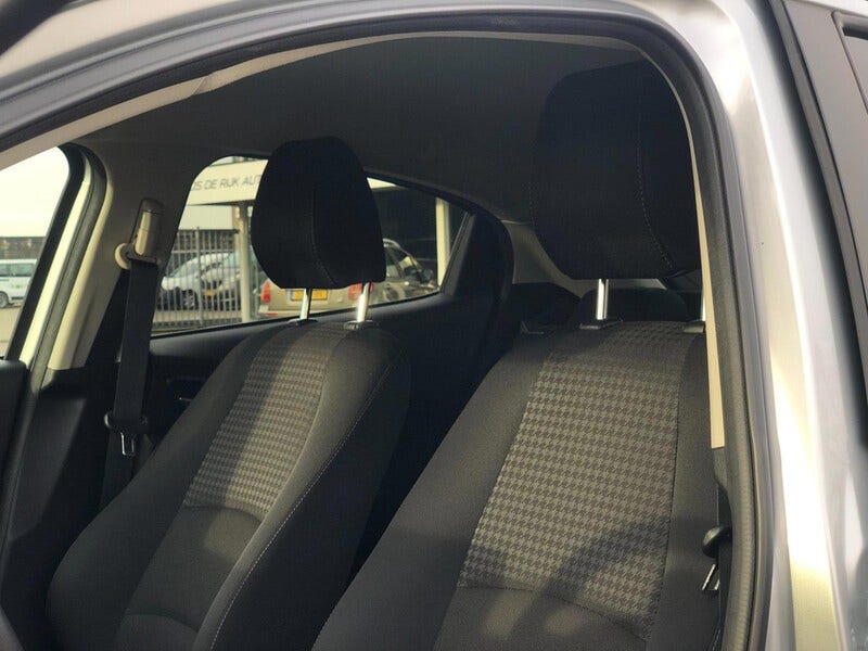 Mazda 2 (8)