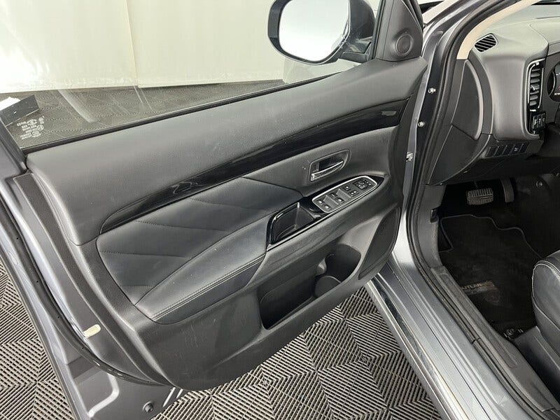 Mitsubishi Outlander (23)