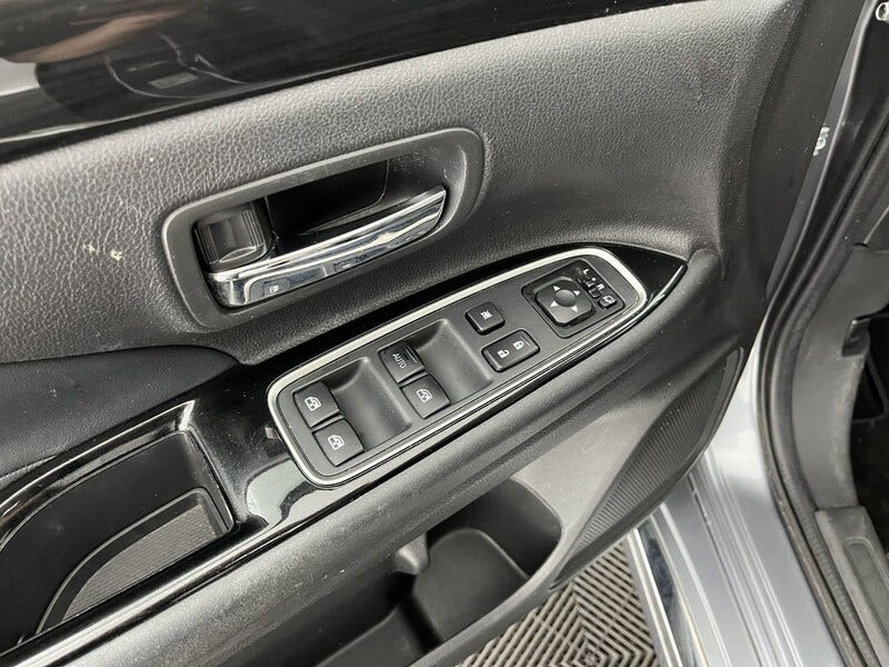 Mitsubishi Outlander (24)