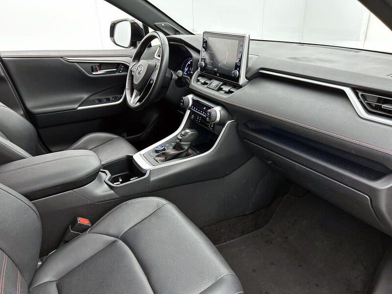 Toyota RAV4 (6)