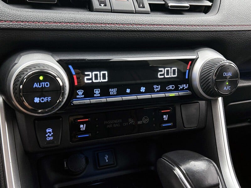 Toyota RAV4 (12)