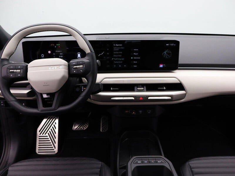 Kia EV4 (7)