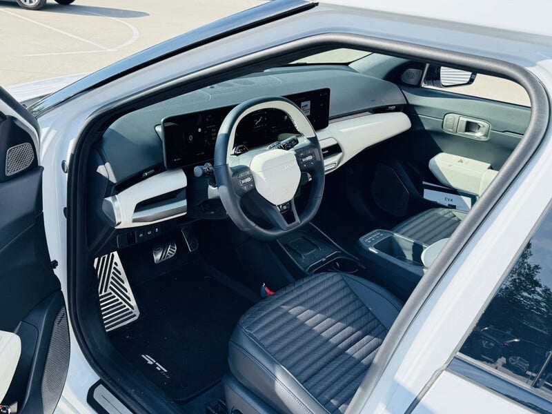 Kia EV4 (3)