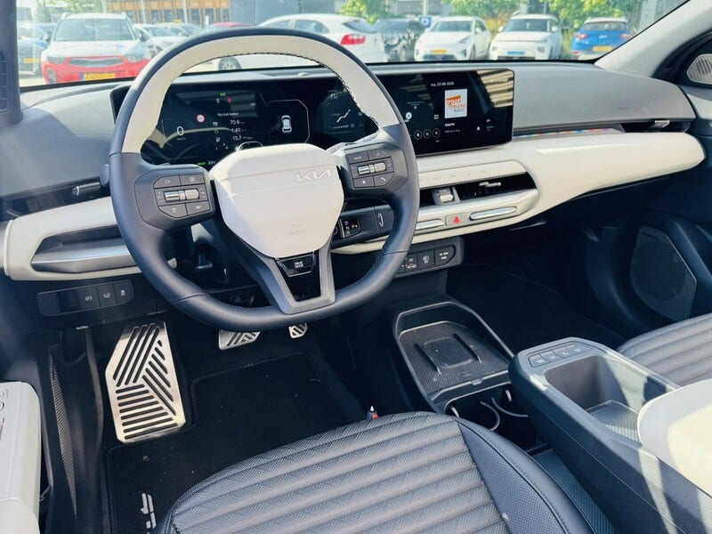 Kia EV4 (5)