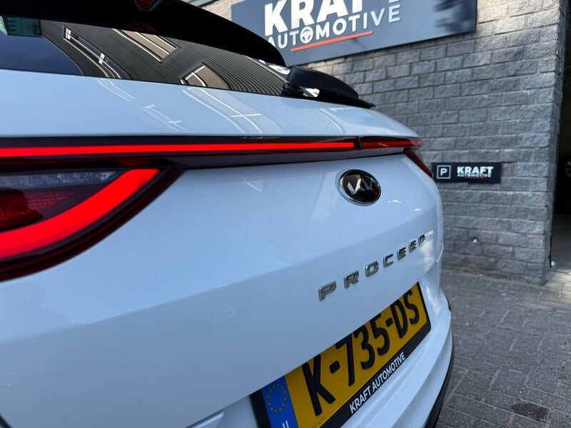 Kia ProCeed (16)