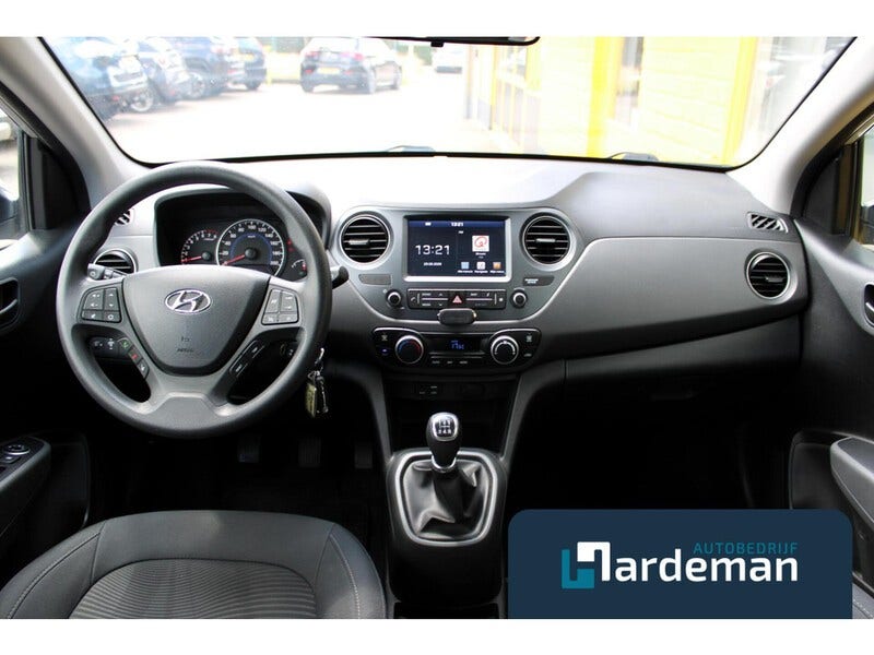 Hyundai i10 (2)