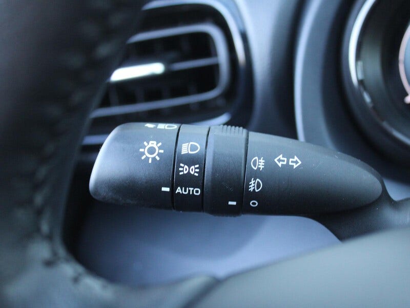 Mazda 2 Hybrid (11)